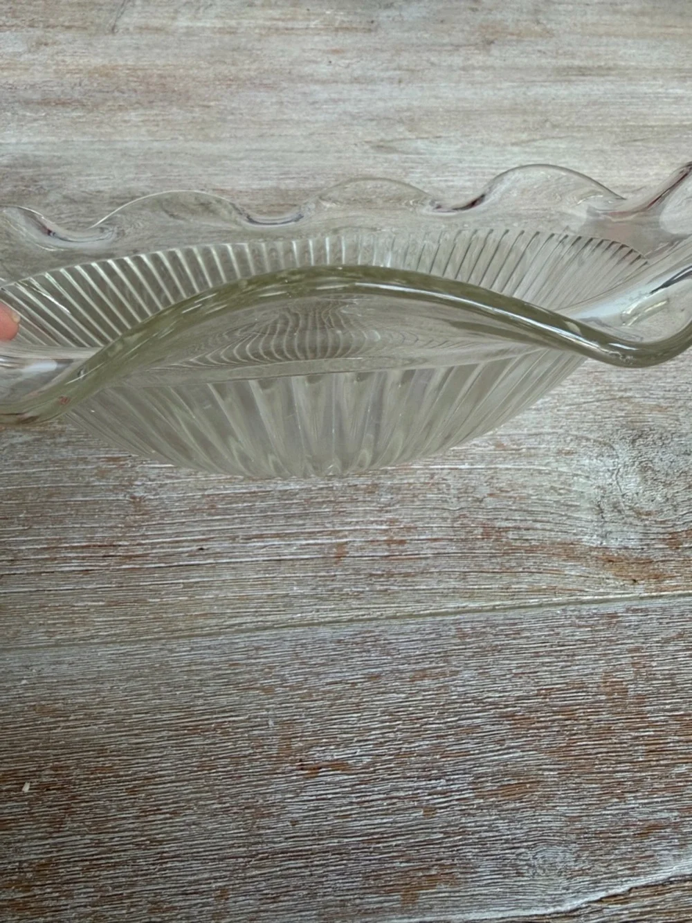 🌱 Large Vintage Depression Glass bowl with scalloped rim and fluted pattern
